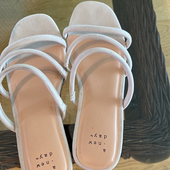 𝅺a new day sandals - Picture 2 of 7